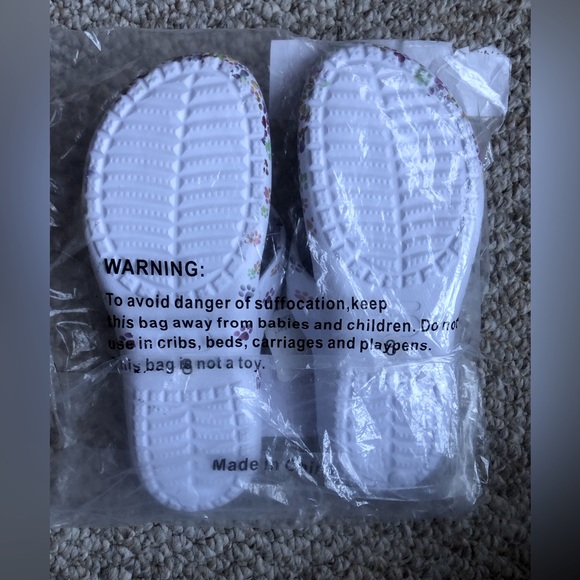 NWT Walking Paws Flip Flops w/ colorful paw prints Size 8 - Picture 3 of 6